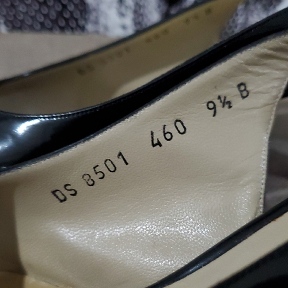 Salvatore Ferragamo Black Textured Slingback Heels - Picture 7 of 16